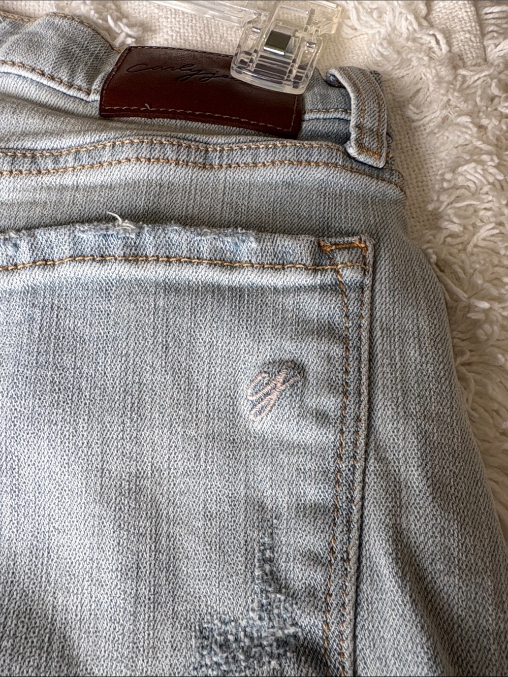 Carly Jean Los Angeles Holland Wide-Leg Jeans in light slightly distressed wash - Picture 4 of 8
